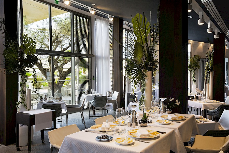 LUXE REIZEN  - TRAVEL IN LUXURY - LUXURY IS TRAVELLING  FRANKRIJK_LUXE REIZEN FRANKRIJK**SEZZ, SAINT-TROPEZ, Restaurant Colette