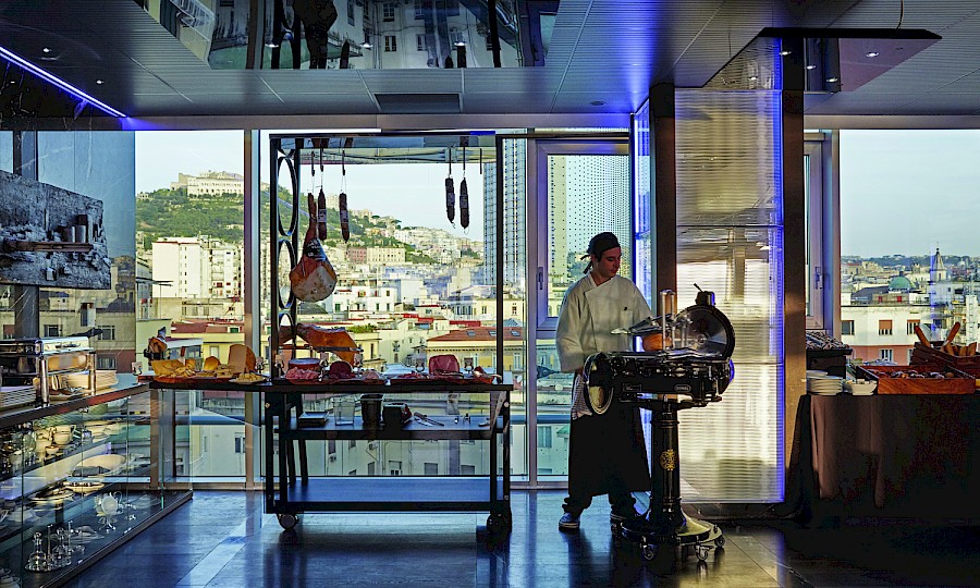 LUXE REIZEN  - TRAVEL IN LUXURY - LUXURY IS TRAVELLING  ITALIE_ROMEO HOTEL NAPELS - ITALIE**Beluga Skybar Restaurant
