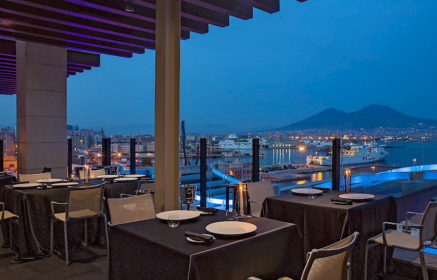 LUXE REIZEN  - TRAVEL IN LUXURY - LUXURY IS TRAVELLING  ITALIE_ROMEO HOTEL NAPELS - ITALIE**Restaurant Il Comandante