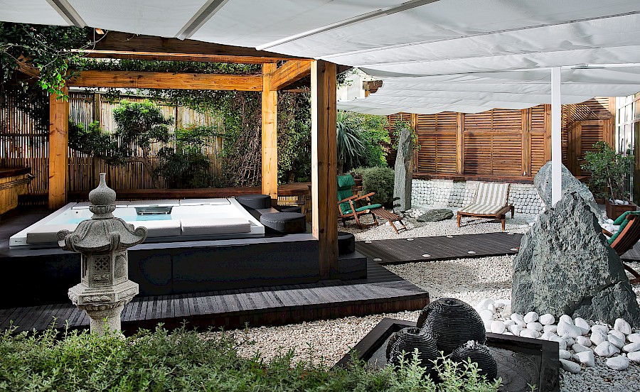 LUXE REIZEN  - TRAVEL IN LUXURY - LUXURY IS TRAVELLING  ITALIE_ROMEO HOTEL NAPELS - ITALIE**Garden Pool Suite