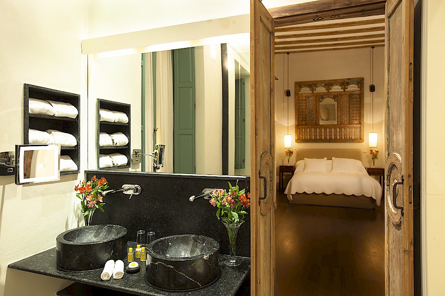 LUXE REIZEN  - TRAVEL IN LUXURY - LUXURY IS TRAVELLING  SPANJE_RONDREIS ANDALUSIE**Corral del Rey, Sevilla