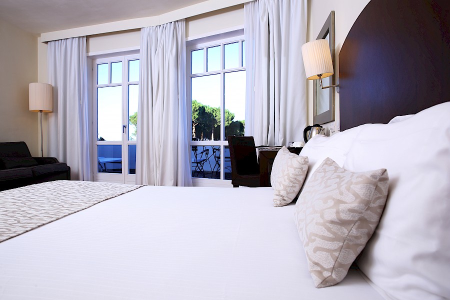 LUXE REIZEN  - TRAVEL IN LUXURY - LUXURY IS TRAVELLING  ITALIE_LUXE REIZEN SARDINIE**LA COLUCCIA HOTEL