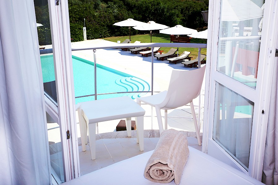 LUXE REIZEN  - TRAVEL IN LUXURY - LUXURY IS TRAVELLING  ITALIE_LUXE REIZEN SARDINIE**LA COLUCCIA HOTEL, SUPERIOR POOL VIEW