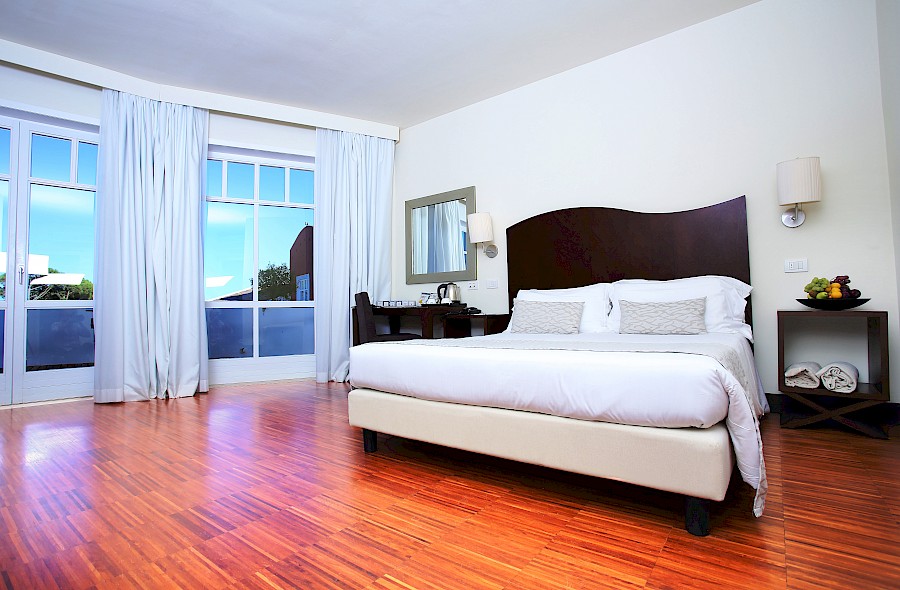 LUXE REIZEN  - TRAVEL IN LUXURY - LUXURY IS TRAVELLING  ITALIE_LUXE REIZEN SARDINIE**LA COLUCCIA HOTEL, JUNIOR SUITE SEAVIEW
