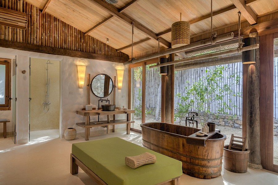 LUXE REIZEN  - TRAVEL IN LUXURY - LUXURY IS TRAVELLING  VIETNAM_LUXE REIZEN VIETNAM**SIX SENSES NINH VAN BAY