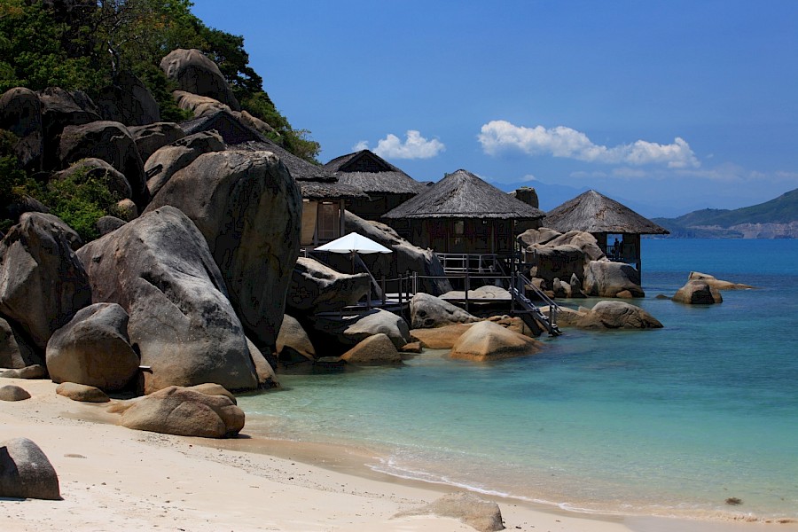 LUXE REIZEN  - TRAVEL IN LUXURY - LUXURY IS TRAVELLING  VIETNAM_LUXE REIZEN VIETNAM**SIX SENSES NINH VAN BAY