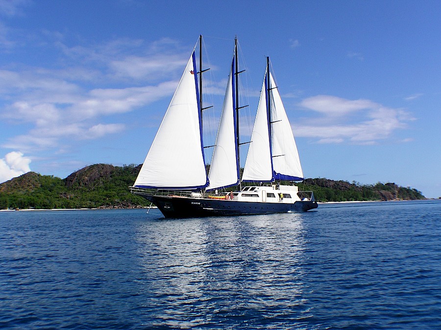 LUXE REIZEN  - TRAVEL IN LUXURY - LUXURY IS TRAVELLING  SEYCHELLEN_SAILING IN PARADISE**SEYCHELLEN