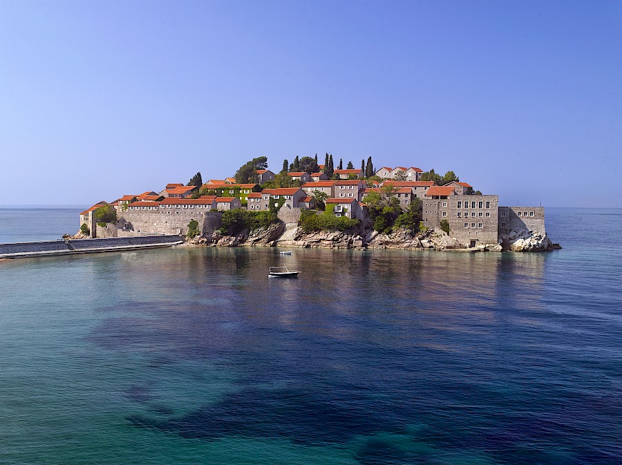 LUXUSREISEN - TRAVEL IN LUXURY  MONTENEGRO_LUXUSREISEN MONTENEGRO**AMAN SVETI STEFAN