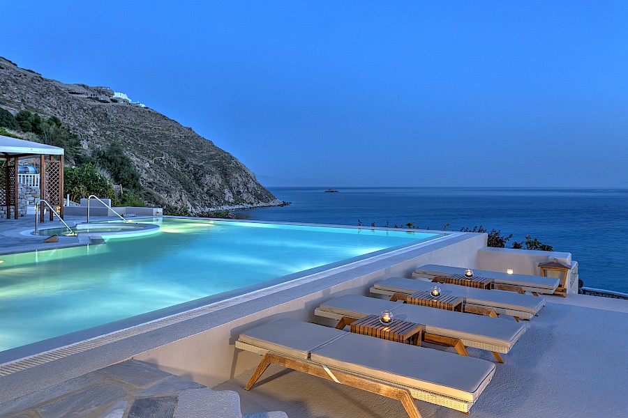 LUXE REIZEN  - TRAVEL IN LUXURY - LUXURY IS TRAVELLING  GRIEKENLAND_SANTA MARINA RESORT & VILLAS MYKONOS**LUXE REIZEN MYKONOS