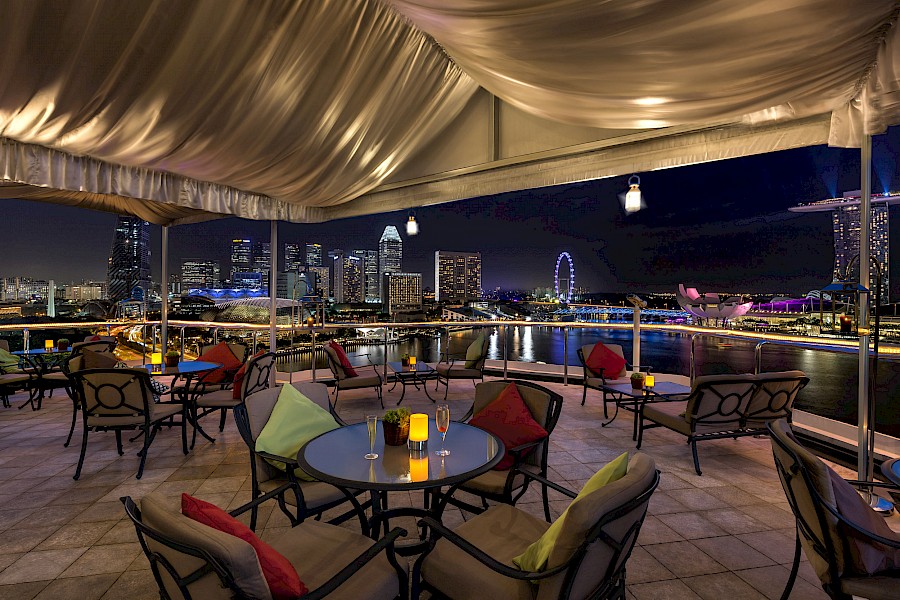 LUXE REIZEN  - TRAVEL IN LUXURY - LUXURY IS TRAVELLING  SINGAPORE_LUXE REIZEN SINGAPORE**THE FULLERTON HOTEL, SINGAPORE