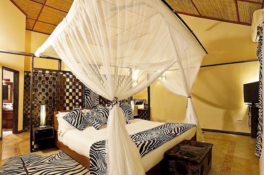 LUXE REIZEN  - TRAVEL IN LUXURY - LUXURY IS TRAVELLING  KENIA_LUXE STRANDVAKANTIE KENIA**AFROCHIC DIANI BEACH