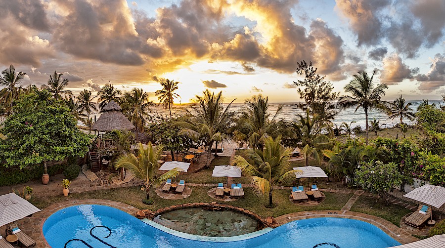 LUXE REIZEN  - TRAVEL IN LUXURY - LUXURY IS TRAVELLING  KENIA_LUXE STRANDVAKANTIE KENIA**AFROCHIC DIANI BEACH