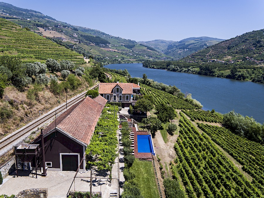 LUXUSREISEN - TRAVEL IN LUXURY  PORTUGAL_LUXUS REISEN PORTUGAL, DOURO VALLEY**QUINTA DE S.BERNARDO WINERY & FARMHOUSE