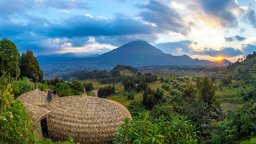 LUXE REIZEN  - TRAVEL IN LUXURY - LUXURY IS TRAVELLING  RWANDA_LUXE SAFARI RWANDA**BISATE LODGE - VOLCANOES NATIONAL PARK