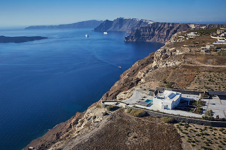 LUXE REIZEN  - TRAVEL IN LUXURY - LUXURY IS TRAVELLING  GRIEKENLAND_LUXE VILLA SANTORINI, GRIEKENLAND**NAFSIKA ESTATE - SANTORINI