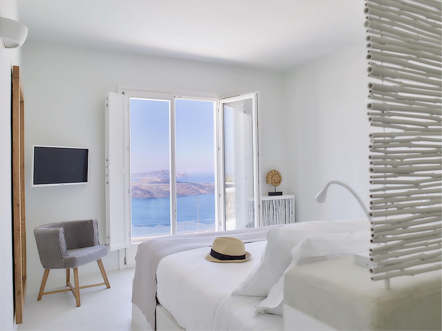 LUXE REIZEN  - TRAVEL IN LUXURY - LUXURY IS TRAVELLING  GRIEKENLAND_LUXE VILLA SANTORINI, GRIEKENLAND**NAFSIKA ESTATE - SANTORINI