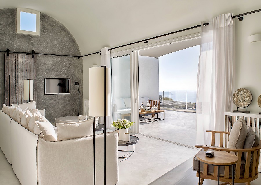 LUXE REIZEN  - TRAVEL IN LUXURY - LUXURY IS TRAVELLING  GRIEKENLAND_LUXE VILLA SANTORINI, GRIEKENLAND**NAFSIKA ESTATE - SANTORINI