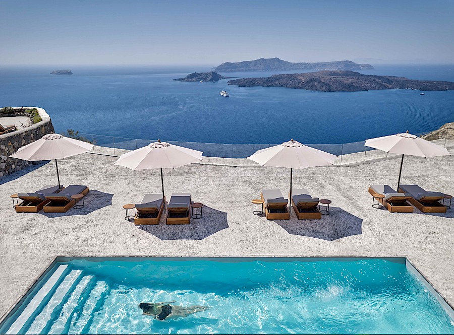LUXE REIZEN  - TRAVEL IN LUXURY - LUXURY IS TRAVELLING  GRIEKENLAND_LUXE VILLA SANTORINI, GRIEKENLAND**NAFSIKA ESTATE - SANTORINI