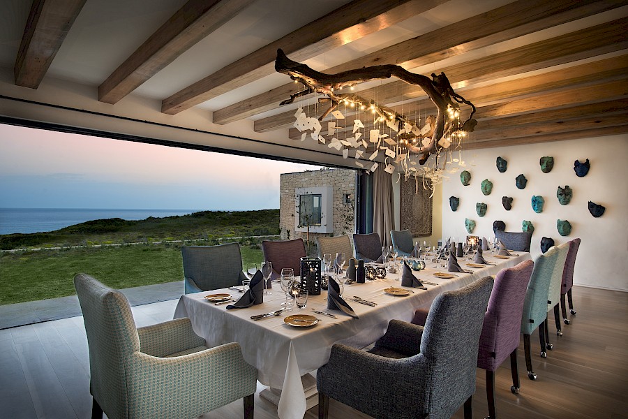 LUXE REIZEN  - TRAVEL IN LUXURY - LUXURY IS TRAVELLING  ZUID-AFRIKA_LUXE PRIVE VILLA ZUID-AFRIKA**MORUKURU OCEAN HOUSE - DE HOOP NATURE RESERVE