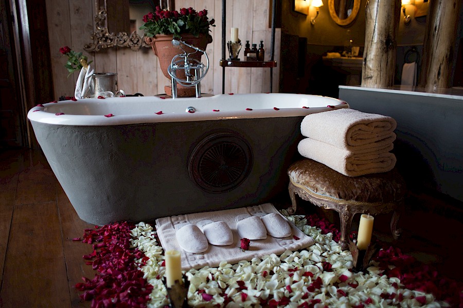 LUXE REIZEN - TRAVEL IN LUXURY - LUXURY IS TRAVELLING TANZANIA_LUXE SAFARIS TANZANIA**NGORONGORO CRATER LODGE