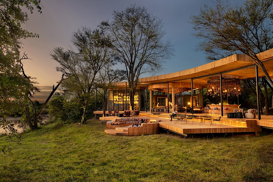 LUXE REIZEN - TRAVEL IN LUXURY - LUXURY IS TRAVELLING TANZANIA_LUXE SAFARI TANZANIA**GRUMETI SERENGETI RIVER LODGE - TANZANIA