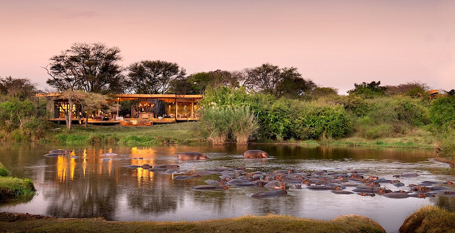 LUXE REIZEN - TRAVEL IN LUXURY - LUXURY IS TRAVELLING TANZANIA_LUXE SAFARI TANZANIA**GRUMETI SERENGETI RIVER LODGE - TANZANIA